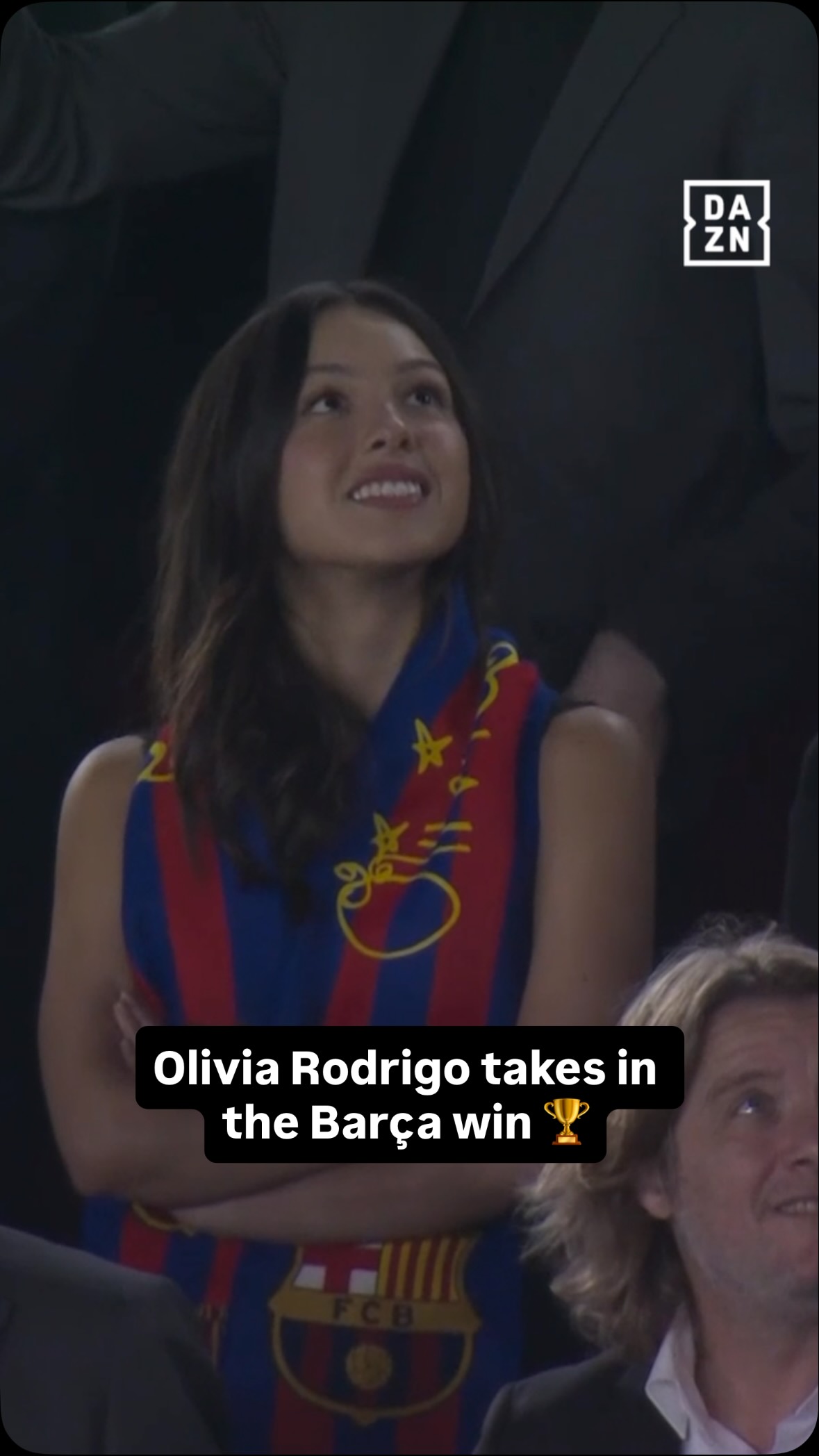 Pop star Olivia Rodrigo watches FC Barcelona lift the La Liga trophy with her logo on the front of the kit 🏆🤝

#laliga