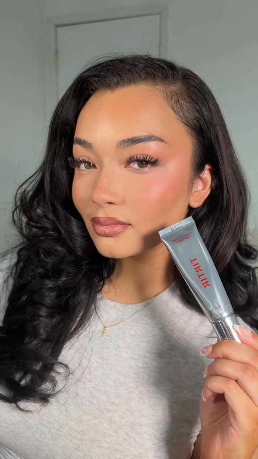 Instant cooling primer to cool down & blur your pores

I LOVE the lightweight & breathable texture and the perfect soft-matte finish to prep the skin 

What’s one thing you look for in a primer? 

#tirtirpartner #CoolingPrimer #PorePrepPrimer #skincareprimer @tirtir_global