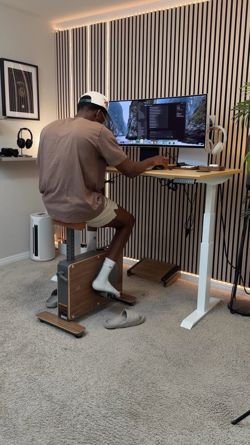 Finally unboxed the Cube Cycle from @xenjoy_official 

And Under Desk Bike that’ll keep me on track with my fitness goals even while working 

#desksetup #xenjoybike #xenjoy