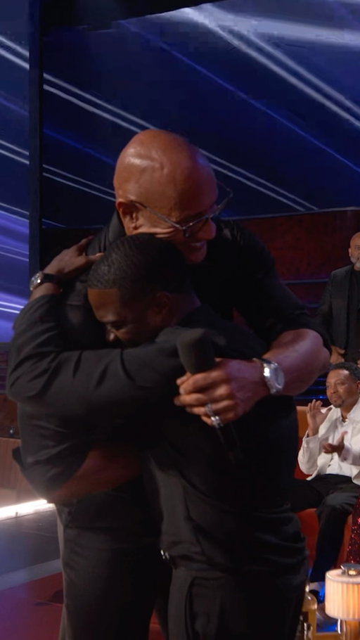 The Rock surprising Kevin Hart at his Roast 🥹

This hug ❤️ #KevinHartRoast

#therock #kevinhart #wwe