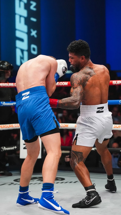 HE JUST DID THAT 🤯

@ShaneMosleyJr turns up the power to find the finish in round 6!

📺: @ParamountPlus | #ZuffaBoxing06