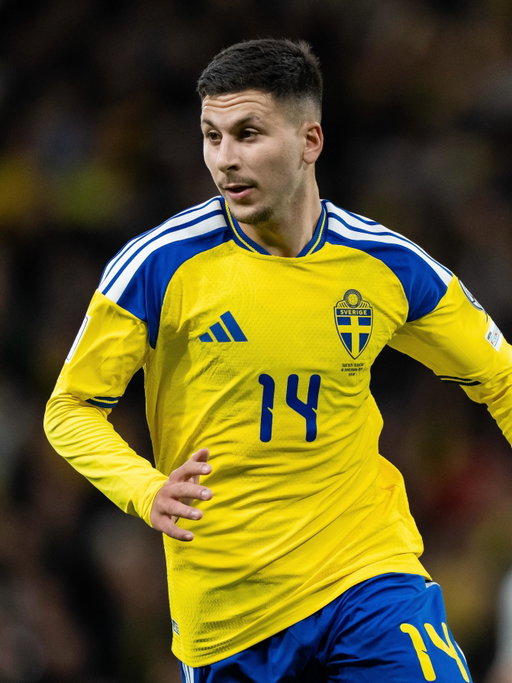 Roony Bardghji spansk ligamästare med @fcbarcelona 🇪🇸🥇

@roony blir därmed den femte svenska herrspelaren att vinna La Liga 💫

🇸🇪 Henry Carlsson | Atletico Madrid
1949-50 🏆, 1950-51 🏆

🇸🇪 Agne Simonsson | Real Madrid
1960-61 🏆, 1962-63 🏆

🇸🇪 Henrik Larsson | FC Barcelona
2004-05 🏆, 2005-06 🏆

🇸🇪 Zlatan Ibrahimović | FC Barcelona
2009-10 🏆

🆕 𝗥𝗼𝗼𝗻𝘆 𝗕𝗮𝗿𝗱𝗴𝗵𝗷𝗶 | FC Barcelona
2025-26 🏆