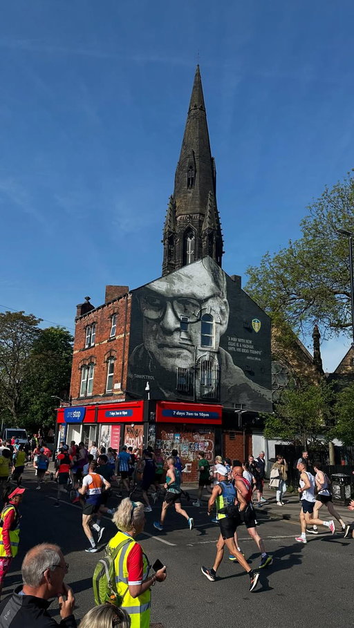 Thank godness Sam heard her 🤣😭

📹: ellax_johnson, murphyandshelley / 📸: @coffeeonthecrescent 

#leeds #leedsmarathon #leedshalfmarathon #running #funnyvideos