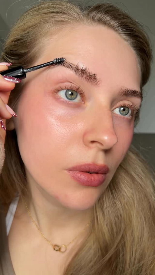 ad. no makeup VS also ‘no makeup’ in the eyes of men 😝💄 
products i used: 
@pradabeauty lip balm in U000 
universal
@benefitcosmeticsuk benetint in ‘dark cherry’ 
@rhode glazing milk 
@Kiehlsuki ultra facial 
meltdown recovery cream 
@nyxcosmetics_uk the brow glue 
@armanibeauty luminous silk concealer in shade 2 
@lancomeofficial teint idole ultra wear foundation stick in 01 
@urbandecayuki all nighter setting spray natural finish 
@yslbeauty make me blush in ‘honeymoon’ 
@lorealparis extentionist mascara in black 
@lancomeofficial juicy treat lip oil in shade 12
cherrylicious
#makeup #naturalmakeup #makeuproutine #beautytips #reletable asmr