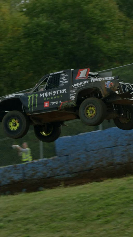 The Turn 2 Jump Never Gets Old! 🚀
.
This jump adds an exciting twist to the race. Hit it wrong, and you might find yourself taking an unexpected ride! With its off-camber design and extreme speed, it challenges even the best drivers. Most of the time, racers are trading body panels off of it, but the resulting images are nothing short of spectacular. Get ready for some thrilling racing moments June 19-21 2026 !!
.
#ThisisShortCourse #GodMadeCrandon