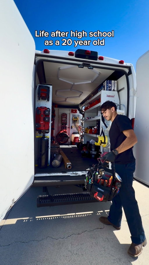 I wouldn’t trade it for anything. Grateful for the path I chose 🤝

Swapped out this capacitor with @diversitechcorporation Titan HD capacitor on today’s service call. Been trusting these a lot lately.

Also been running the @vetopropac_toolbags SB-LD Blackout bag 👀

#hvac #hvaclife #hvactechnician
#hvactech #hvacservice