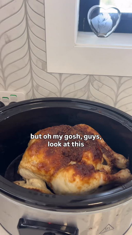 Two ingredient roast chicken 😋 
This one is worth trying, so easy and tasty!! ♥️