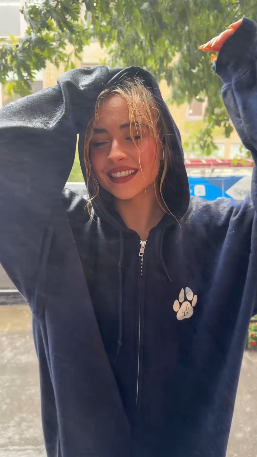 Happy birthday to our favorite pop diva and Taurus queen, @sabrinacarpenter. 🌟
video: @sabrinacarpenter