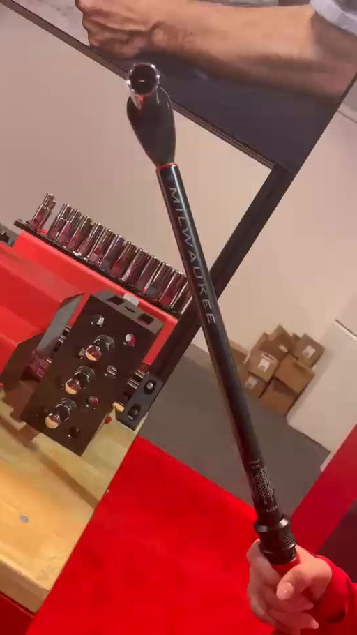 🚨NOW AVAILABLE 🚨 Milwaukee Click Torque Wrenches. Easy Adjustment, High Contrast Markings. 
Slim profile head and 4° arc swing deliver access in tight automotive spaces. Achieve precise lug nut tightening every time with ±3% torque accuracy and an audible click for confidence on the jobsite.
#MilwaukeeTool #NothingButHeavyDuty 
Link in Bio.