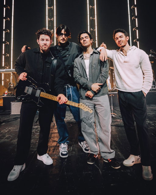 Thank you sooo so much guys! @jonasbrothers ❤️ Chile los quiero mucho! 🇨🇱✨💕 gracias por harto cariño!