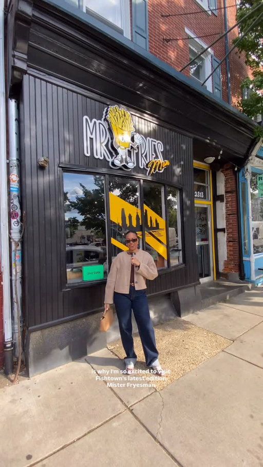 You all loved my last video so much, I had to share the deets because this is literally ✨Too Good to Gatekeep✨ @mrfriesman_philly 

We got the fry box which includes the BBQ Bacon Ranch Chicken, Lemon Garlic Shrimp (my fave!), Honey Garlic Shrimp & Steak and Buffalo Chicken… all for the price of $48!!!! I can’t emphasize enough, this was so worth it🤤

If you’ve been, lmk which is your fave?

#phillyeats #phillyfoodie #whattoeatinphilly #phillyfinds