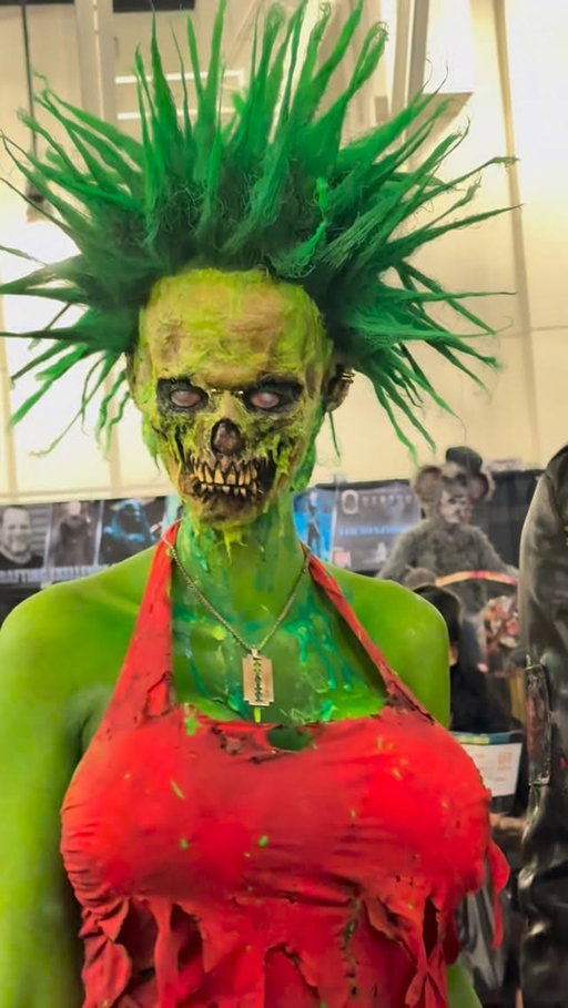 Monsterpalooza season is back and honestly? We’re ready for the wildest makeup creations imaginable and this duo is a perfect example. 

Still one of the greatest convention sights we’ve ever captured. 👀

#Monsterpalooza #Horror #PracticalEffects #Zombie #MonsterMakeup