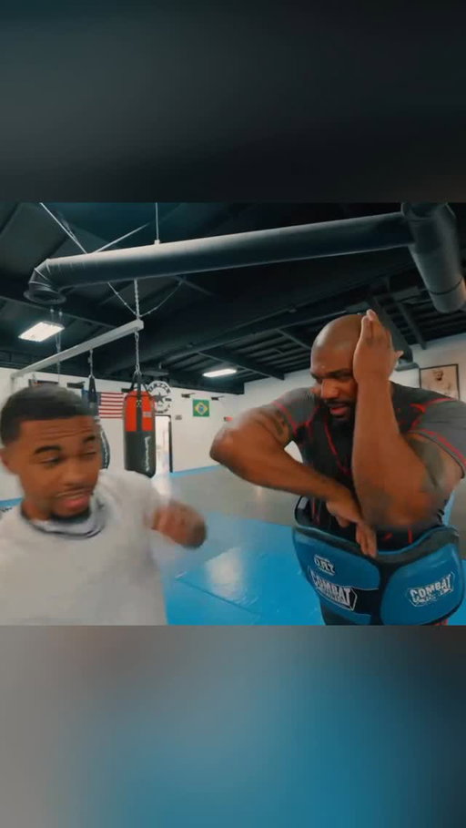 He regrets training us 😂

#deenthegreat #adrienbroner #rampagejackson