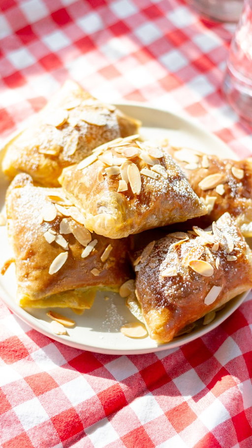 Rice Paper Almond Croissants 🥐🥐🥐 Rice paper creates a light, crisp exterior, while almond flour and almond butter add healthy fats and a boost of plant-based protein. Sweetened with coconut sugar, these are a fun, balanced option when you’re craving something bakery-style. A quick, gluten-free twist on a classic treat!

Comment “croissant” below 👇 and we’ll send you the recipe link 🔗

Recipe + reel by @megan_rhn

#holisticnutrition #glutenfree #healthydessert

Gluten-free baking