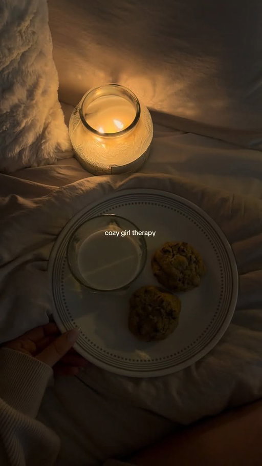 homebody forever 

#cozygirl#girltherapy#comfy#quietlife#calming#cozyaesthetic#warmvibes#fallgirl#autumninspo#cozyliving