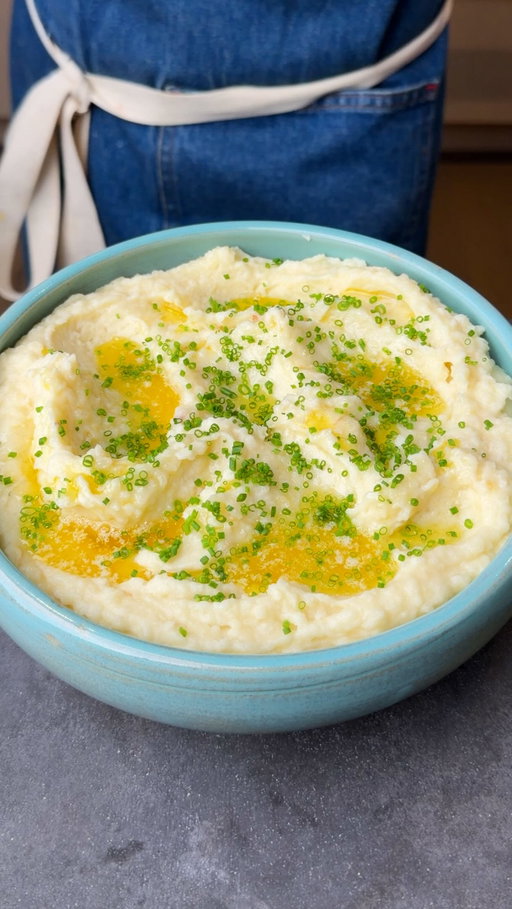 100 GARLIC CLOVE MASHED POTATOES!!
-
Ingredients:
100 garlic cloves, peeled
1/2 cup extra virgin olive oil
2 lb russet potatoes, peeled and cut into large cubes
2 lb yukon gold potatoes, peeled and cut into large cubes
1/2 cup sour cream
1 cup heavy cream, warmed up
1 1/2 sticks salted butter, melted, plus more for garnish
Kosher salt, to taste
Chives, thinly sliced for garnish

#recipe #cooking #garlic #mashedpotatoes