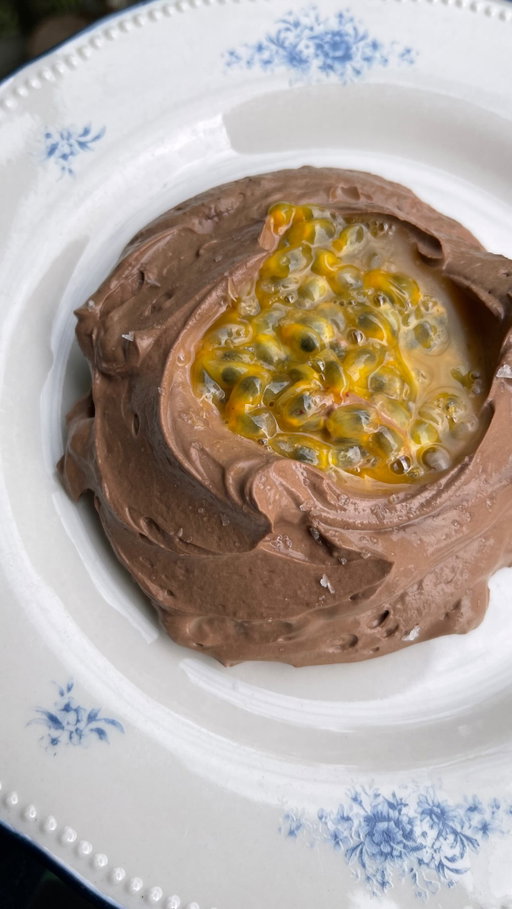 The EASIEST, best choc mousse (for the dairy free girlies and literally anyone else )✨

…and you can make it with just 2 ingredients and 5 mins of your sweet sweet time. That being said I like to add a spoonful of peanut butter and a squeeze of agave cos it adds a bit of je ne said quoi, sue me. But you do you, just promise you’ll make it!! It’ll surprise you in the best way. 

SAVE this for when the sweet cravings hit x

RECIPE
300g silken tofu, drained
100g dark chocolate (70%), melted
Agave to taste 
Peanut butter (optional)