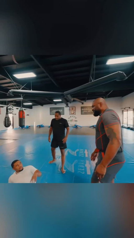 His lil ass couldn’t handle some MMA training 😂😂😂😂😂