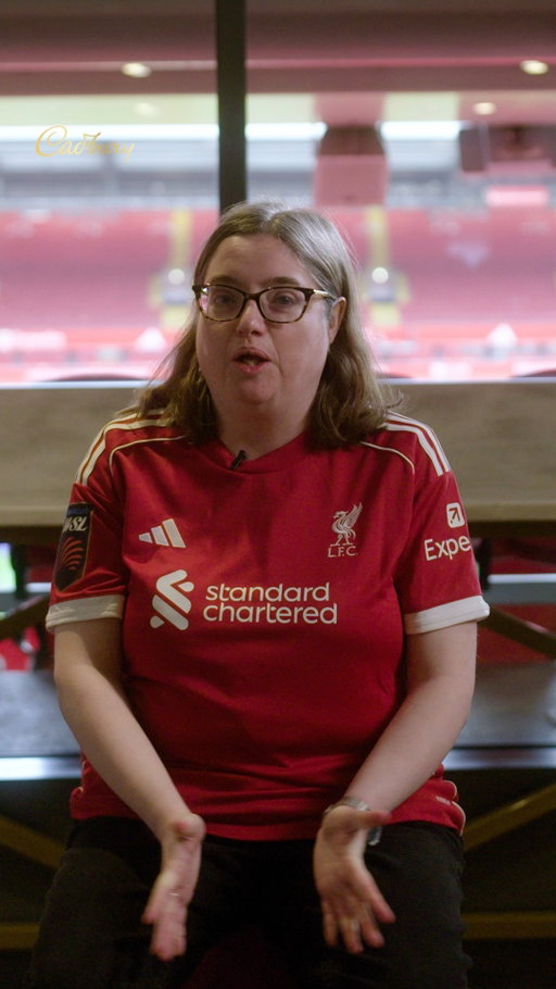 Marie, Rachael and Gemma delivered a special surprise for Leanne, who helps people in the community that need it most through her work with Fans Supporting Foodbanks ❤️

@cadburyuk will match all donations made to Fans Supporting Foodbanks at the Arsenal fixture this weekend at Anfield 🤝