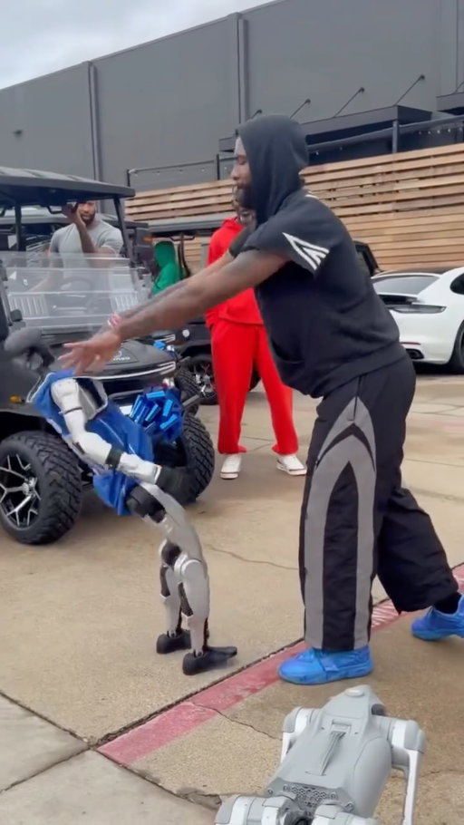 We know who to call when the robots take over 😂😂😂

#MFFL