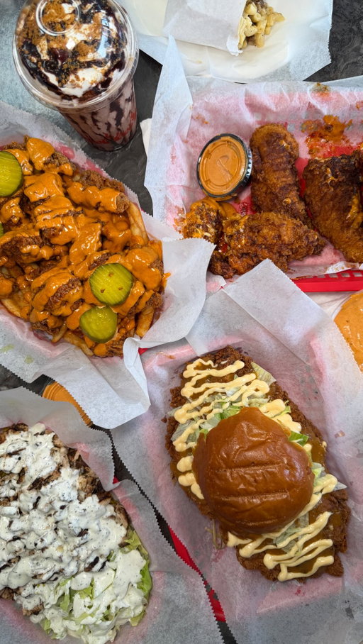 If I keep coming back, you already know it’s worth it 👏🏾 @chickys_nyc has been a go-to of mine for a while now and this visit did not disappoint. Finally got around to trying some items I’d been sleeping on — their jerk chicken mac and cheese wrap and chicken over rice platter are seriously good. Juicy, flavorful, with the perfect amount of spice.

The milkshakes are thick and dangerous 🤤 and the classics? Still undefeated.

Everything we tried:

🔥 Nashville Chicky’s N’ Chips
🍗 Nashville Jumbo Tenders
🍚 Jerk Chicken over Rice
🌶️ Chicky’s Spicy Sandwich
🧀 Jerk Mac & Cheese Wrap
🍓 Chicky’s Crunch Milkshake
🍫 Chocolate Biscoff Shake

If you’re in Queens, you already know. If you’re not — make the trip.

#creezyeats #queensfood #nycfoodie #comfortfood #nyceats​​​​​​​​​​​​​​​​