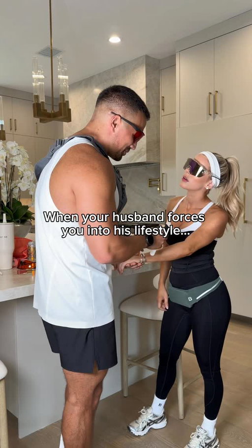 My husband pushing his running lifestyle onto me.😂🏃‍♀️ 
-
New @buffbunny_collection Color Club outfit launching Saturday