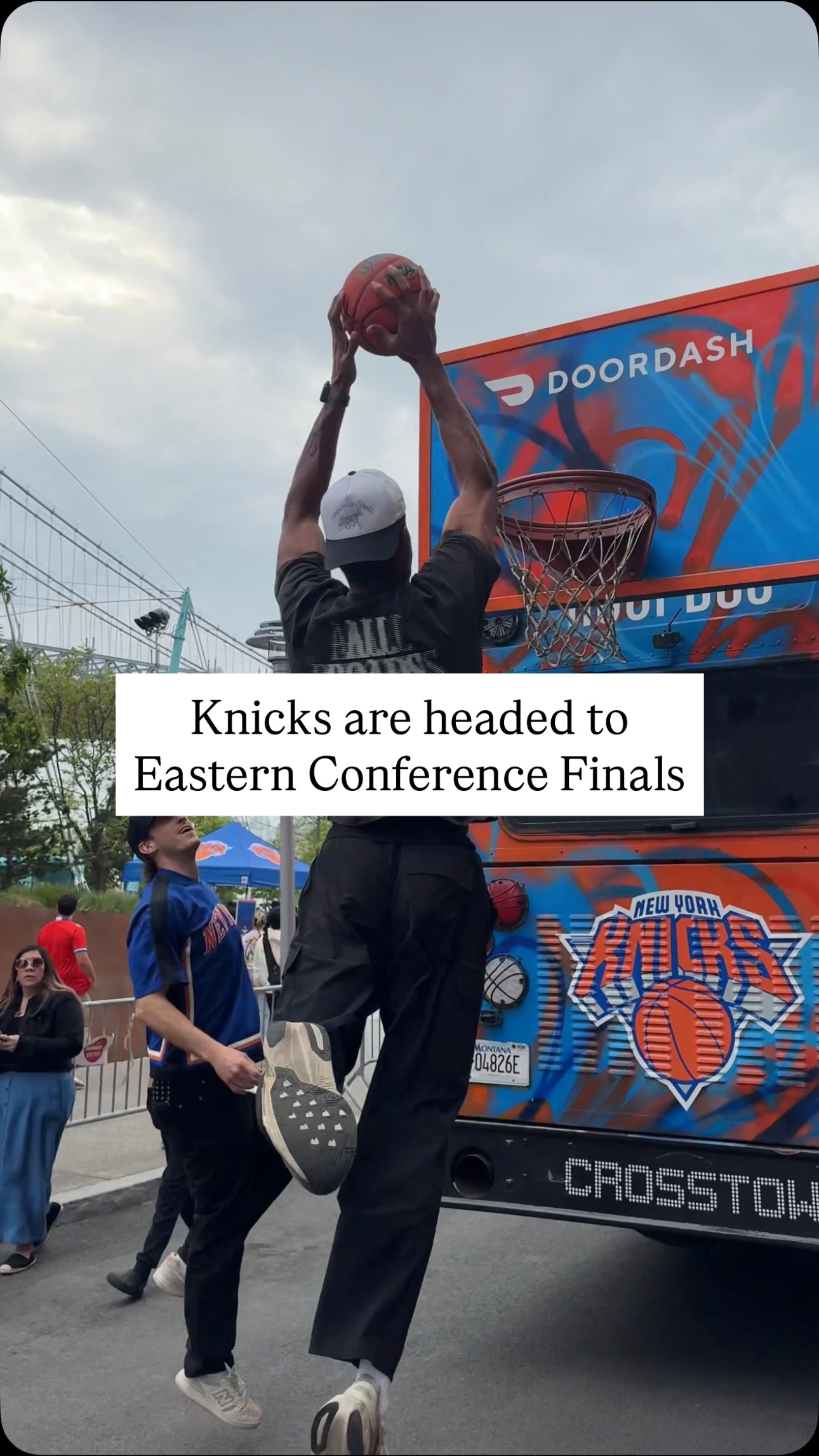 the @nyknicks are headed to the Eastern Conference Finals! 🤯🏀
.
did you know.. the Knicks host FREE run clubs with FREE merch every playoff round.. 🏃🏾‍♂️💨
.
they also host FREE watch parties with more FREE merch! 🕺🏾
.
keep your eyes open for details surrounding Eastern Confernce Finals 🙌🏾
