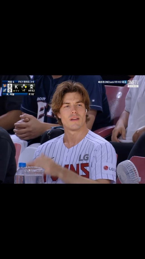 Yes this is how I look 100% of the time, trust

#baseballtrend