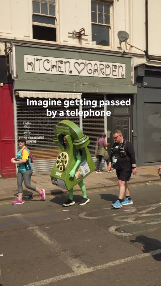 Podcasting from the sidelines of marathons means we witness a lot of people getting passed by costumed runners like this telephone which was way ahead of Erin when she ran London last year 🙂‍↕️