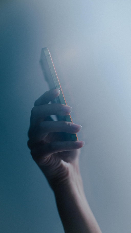 Our phone’s deserve to glow too.✨

#bluelightblocking #redlight