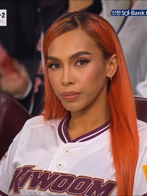 ako lang ba yung babaeng may hairstylist sa football league?