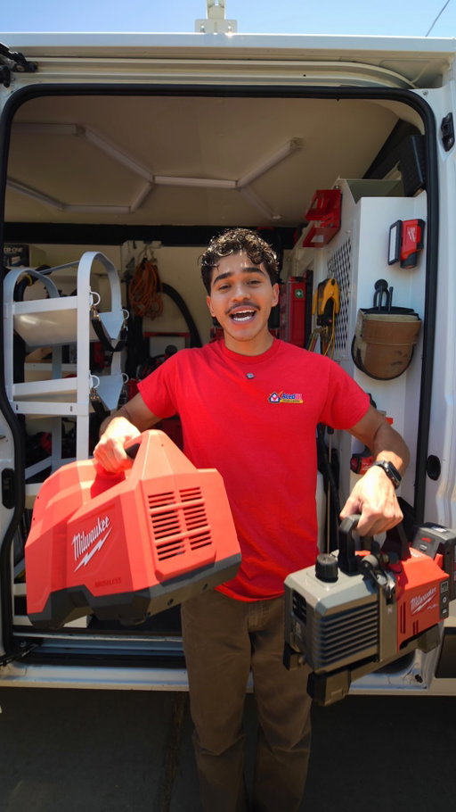 Milwaukee Releases a Fully Cordless HVAC Refrigerant Recovery Machine 👀🔥

Would you run battery powered recovery or are you sticking with corded? ⬇️

#hvac #hvaclife #hvactechnician
#hvactech #hvacservice
