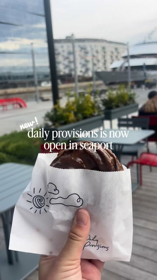 new café in the seaport ☕️ with outdoor patio seating and beloved donuts 🍩 

Daily Provisions officially opened on May 13 ✨

This NYC chain first came to the Boston area last year with its Harvard Square location, but the Seaport location at Commonwealth Pier is somehow even larger! 

There’s plenty of seating both inside and out on the patio by the water, and the same menu with Joe Coffee and the famous maple crullers that café visitors go crazy for

They were giving out free crullers for the first 100 visitors this morning to celebrate! I literally ran over and it was my mid run treat :)