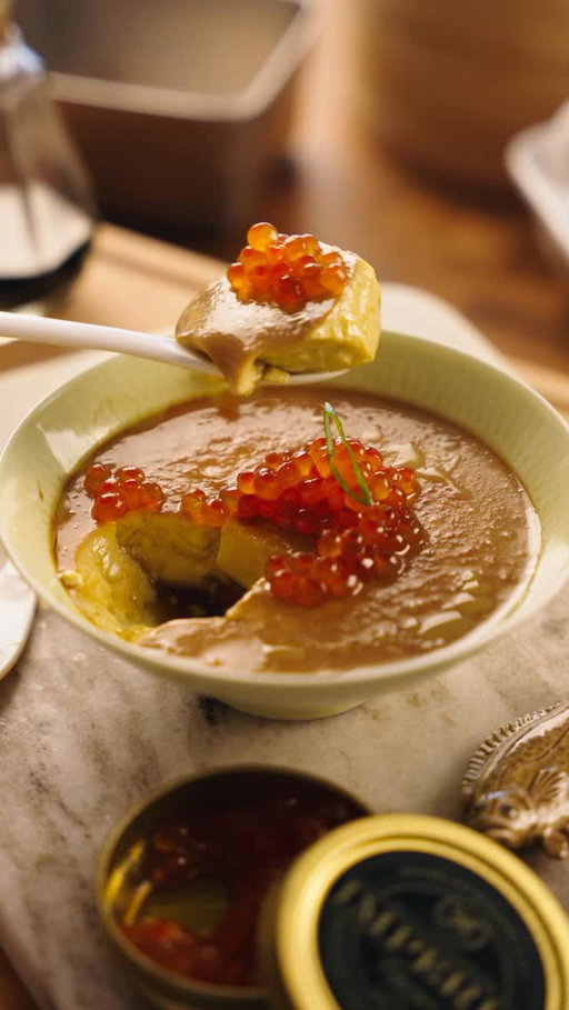 Using egg as a vehicle for egg. #gifted Salmon Roe from @imperiacaviar a beautiful topping for my chawanmushi. That’s egg-xactly how I like it. 

#chawanmushi #japanesefood #salmonroe