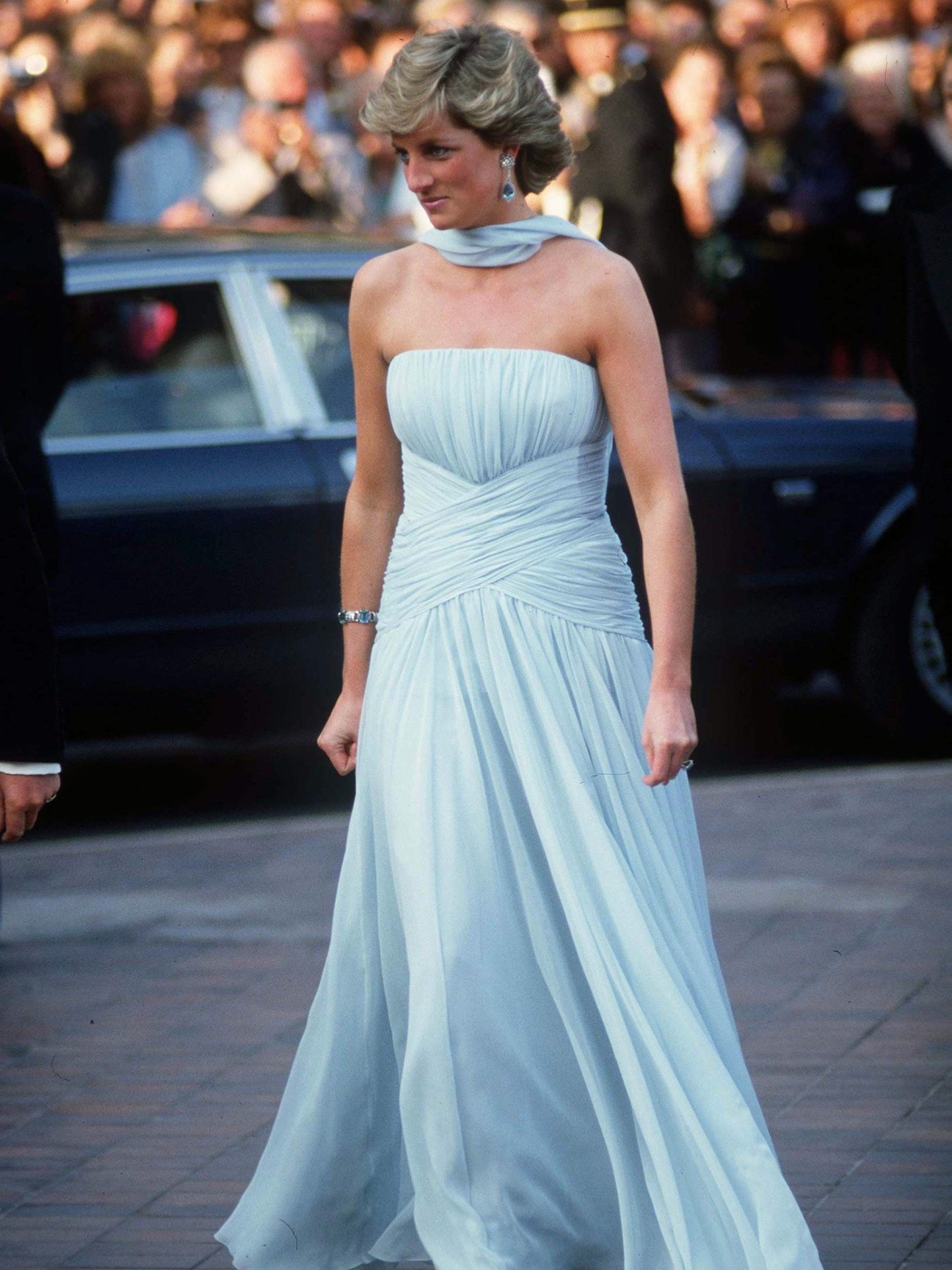 With the Cannes Film Festival in full swing, it would be criminal to not take a moment to remember when Princess Diana attended the 1987 festival and served two  absolutely fabulous looks. ❤️

Photos: Getty Images