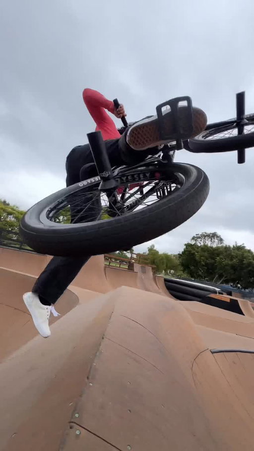Been dealing with annoying little setbacks throughout my knee surgery recovery. Most recent one being a calf strain that took me off the bike for another three weeks. Finally riding, again! 80psi in my @odysseybmx tires, fresh fit from @vansbmx66 and @clairemontskatepark wood ramps 🎶🧘🏻‍♀️ Feeling grateful 
Video: @alexcazares_
