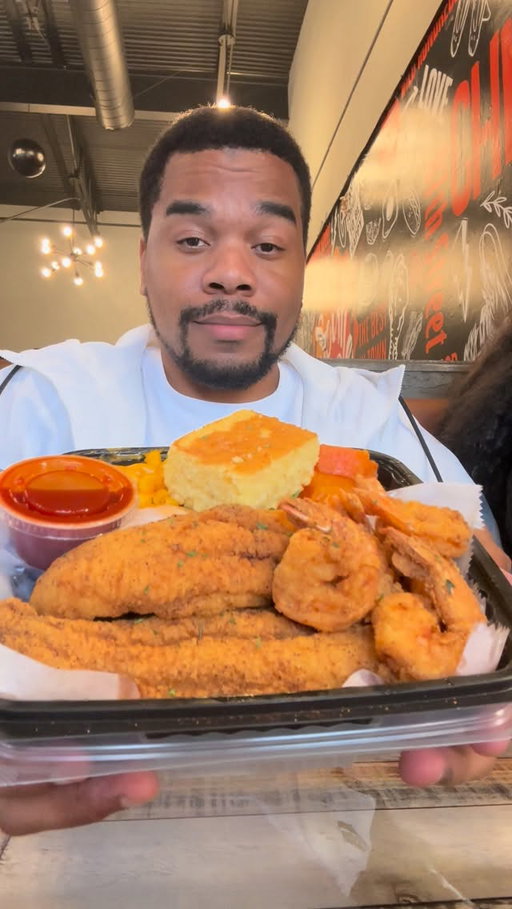 Did you know @soul_goode_westheimer  opened a new restaurant located right behind where they foodtruck used to be? 🔥🔥. Been eating the food for some years & it’s definitely a go to spot.i get my usual meal which is… 

Fried Catfish & Shrimp w/ Mac & Cheese, Candied Yams

They got other options like Fried Wings, Porkchops, Lamb Chops & different sides to choose from. They was still working on the place when I went but they opened to eat & stuff. Seem like they will be having “drinks” & other stuff added in the future. 

#houstonfood #houstoneats #houston #foodporn