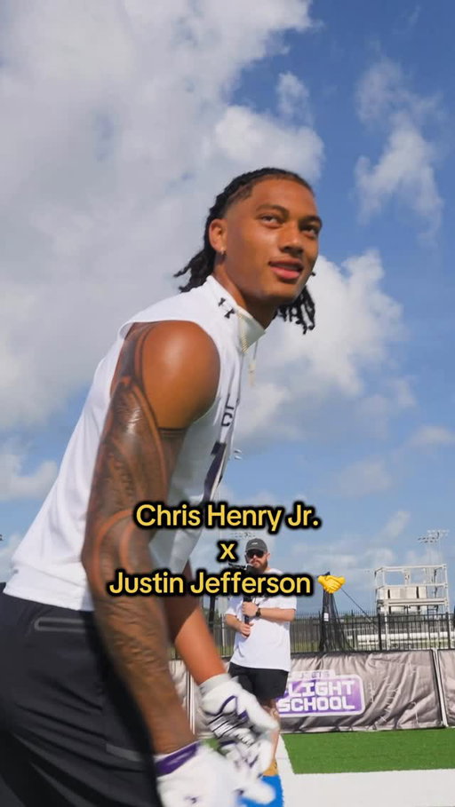You can’t buy this kind of coaching. @jjettas2 is literally handing over the keys to the position. @uafootball #UANext 

JJ Flight School. May 15th. Tap-In ✈️