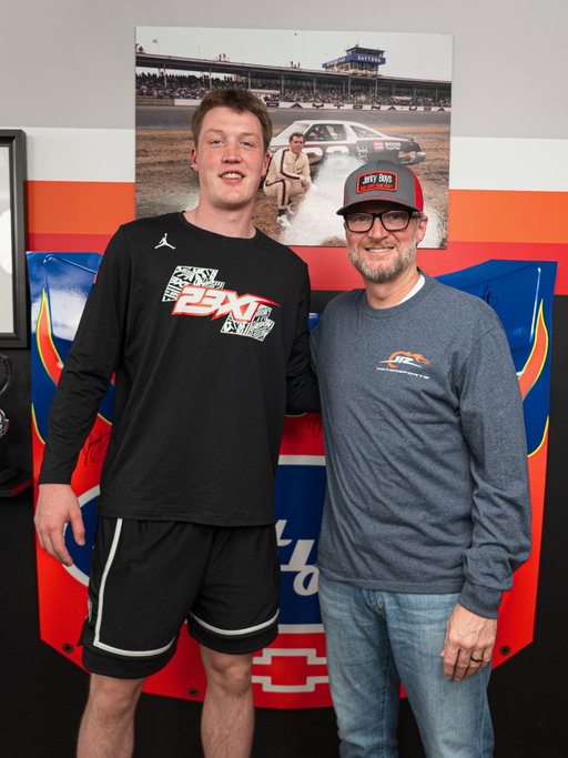Charlotte, y'all are gonna love this one 🔥🐝

Thanks for joining the Dale Jr Download, @kon2knueppel! Dale was proud to show you around the @jrmotorsports shop as well. We'll have to get you out to a @NASCAR race.

Full episode drops today at 3PM ET on Apple, Spotify, and our YouTube channel.