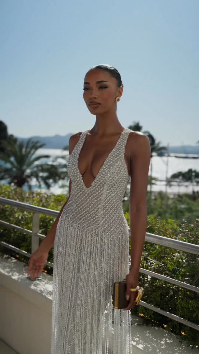 Such a special day, it’s an honour to attend Cannes Film Festival with my @lorealparis family again ❤️ they always make me feel so special and empowered ❤️

Video @potochanin 

#makeup #hair #skin