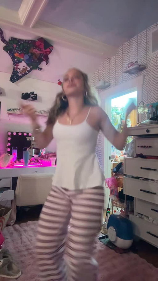 We deleted uber sorry🤷‍♀️😂 #reilly #dance #cousin