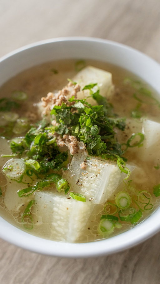i dont know bout you, but its soup szn year round for me

comment save, and i’ll send you the printable recipe directly to your dm’s!

https://feedthepudge.com/canh-bi-thit-bam-winter-melon-soup-with-ground-pork/
