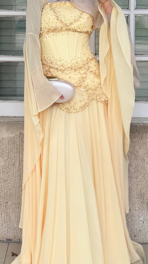 it’s wedding season 💛

#modestfashion #hijab #maxidress #weddingguestdress #ballgown