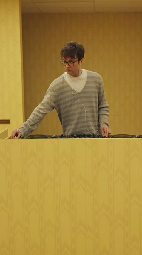 First ever DJ set in the Backrooms, courtesy of @Instupendo.