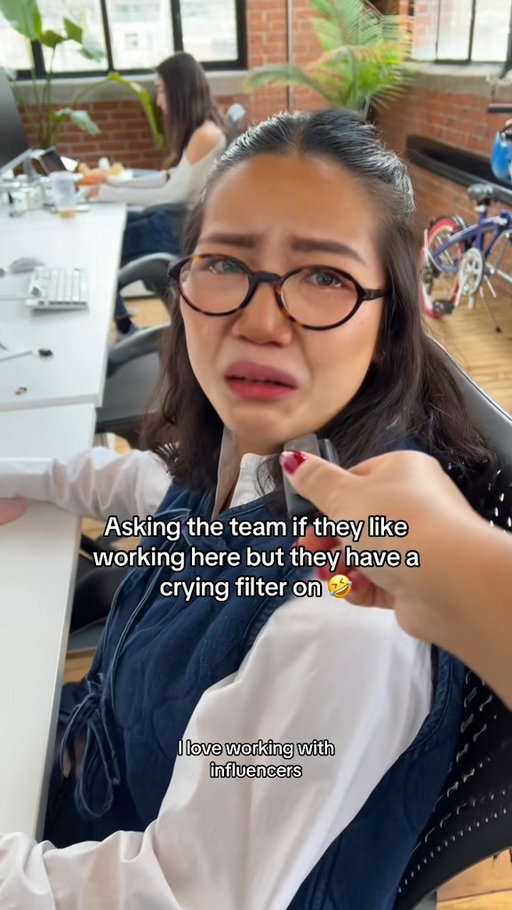 Everyone loves it here 💕 

#cryingfilter #officehumor #officelife #workhumor #officepranks