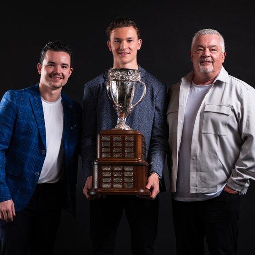 A surprise trip to LI to support Schaef after he won the Calder? ✅