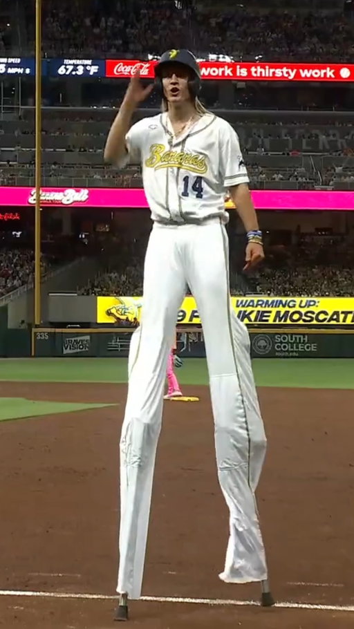 Stilts legged this one out for his second base hit of the year 👏

#bananaball #savannahbananas #baseballhighlights #mlbnews #sctop10