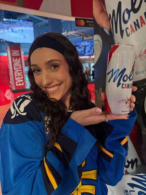 My POV with @molson cheering on the @pwhl_sceptres 💙

The best kind of night out✌️

#ad #19+ Celebrate #Toronto #Vlog #PWHL
Must be 19 years of age or older - Please enjoy responsibly