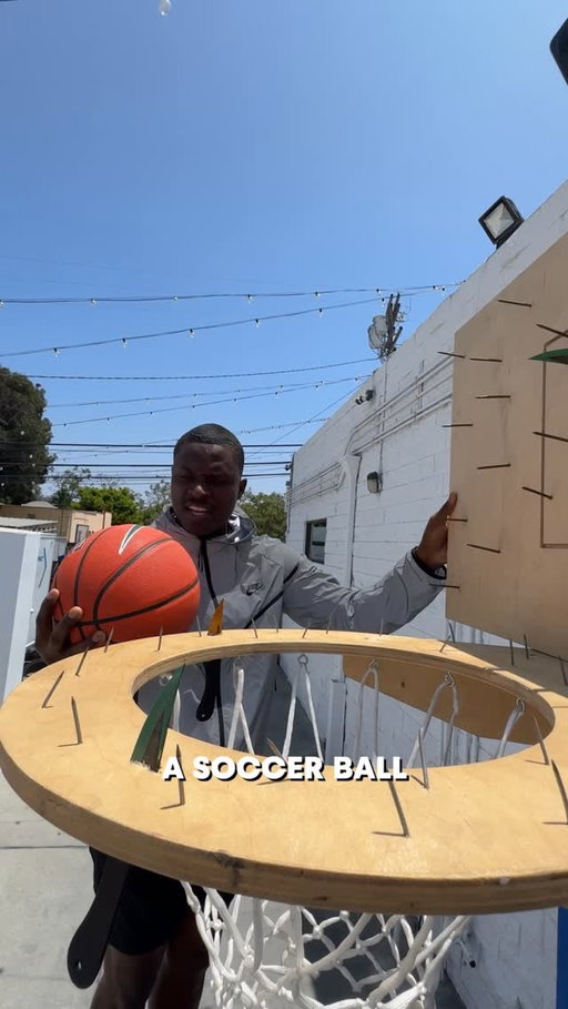 when two worlds collide 🤝

🏀: @lethalshooter 
⚽: @antogriezmann + @koke6