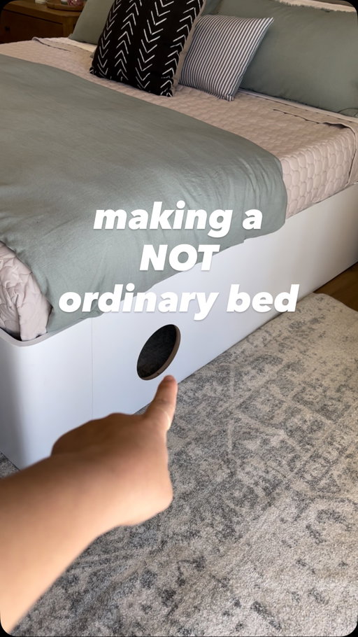 That time we made a cat maze under @alexwarren and @kouvr’s bed 😭 Did you see the episode? Comment “episode” and I’ll dm you the link to the episode! Comment “bed” and I’ll dm you the link to the lift-top bed. Ps if you don’t have cats it’s great for storage!
